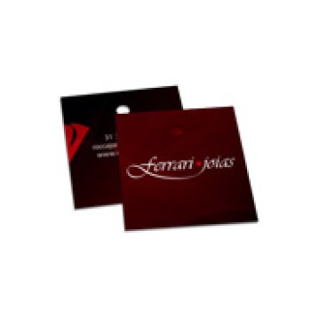 TAGS TAGS ESPECIAIS COUCHE 300G FOSCA VERNIZ LOCALIZADO FRENTE 45X51MM Colorido frente e verso - 1000 un.